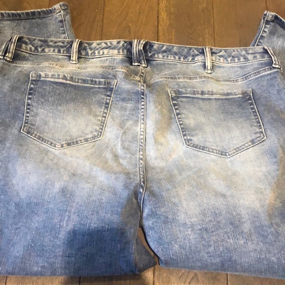 NWOT 🔮Torrid Tapered leg Jeans - Picture 8 of 9